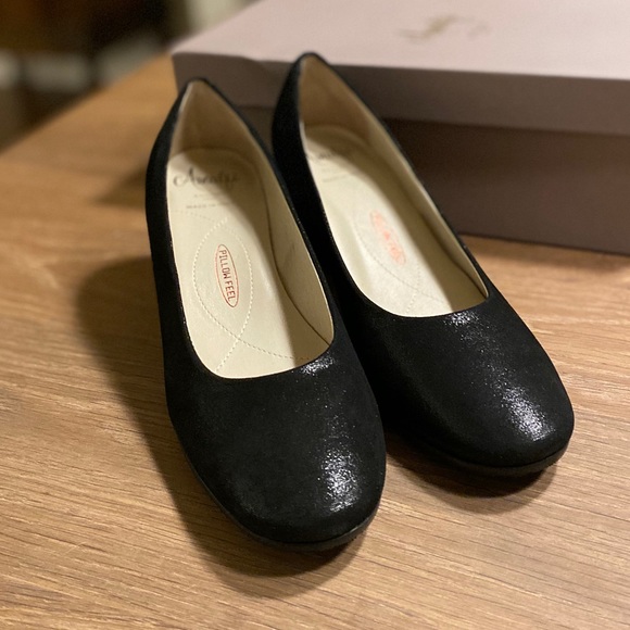 New w/box Rangoni by Amalfi leather block heels - Picture 3 of 8